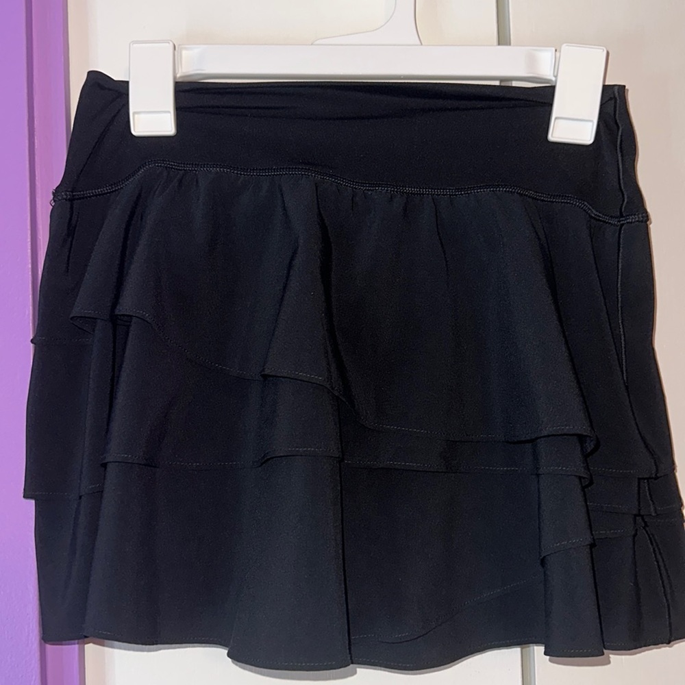 offline by aerie black skirt with built in shorts. size medium.